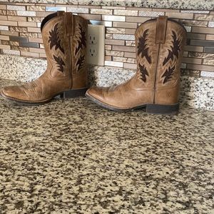 Selling ariat boots don’t fit me no more